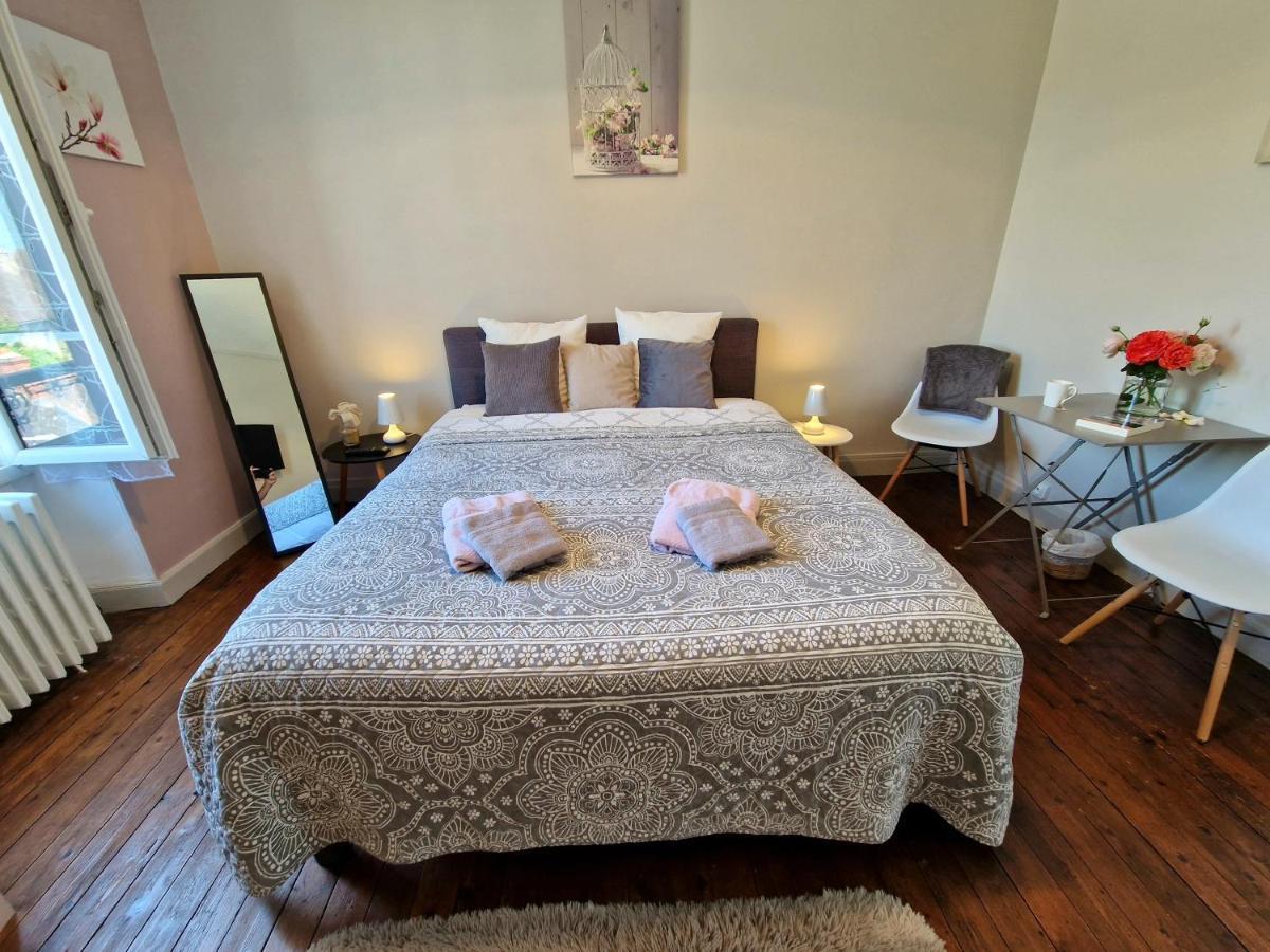 La Chtite Creuse - Chambres D'Hotes - Parking - Abri 2 Roues Boussac  외부 사진